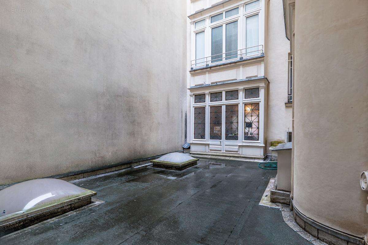 Appartement à PARIS-8E