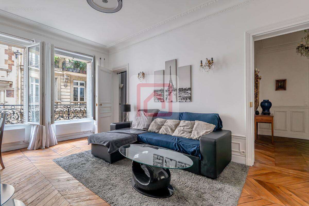 Appartement à PARIS-8E