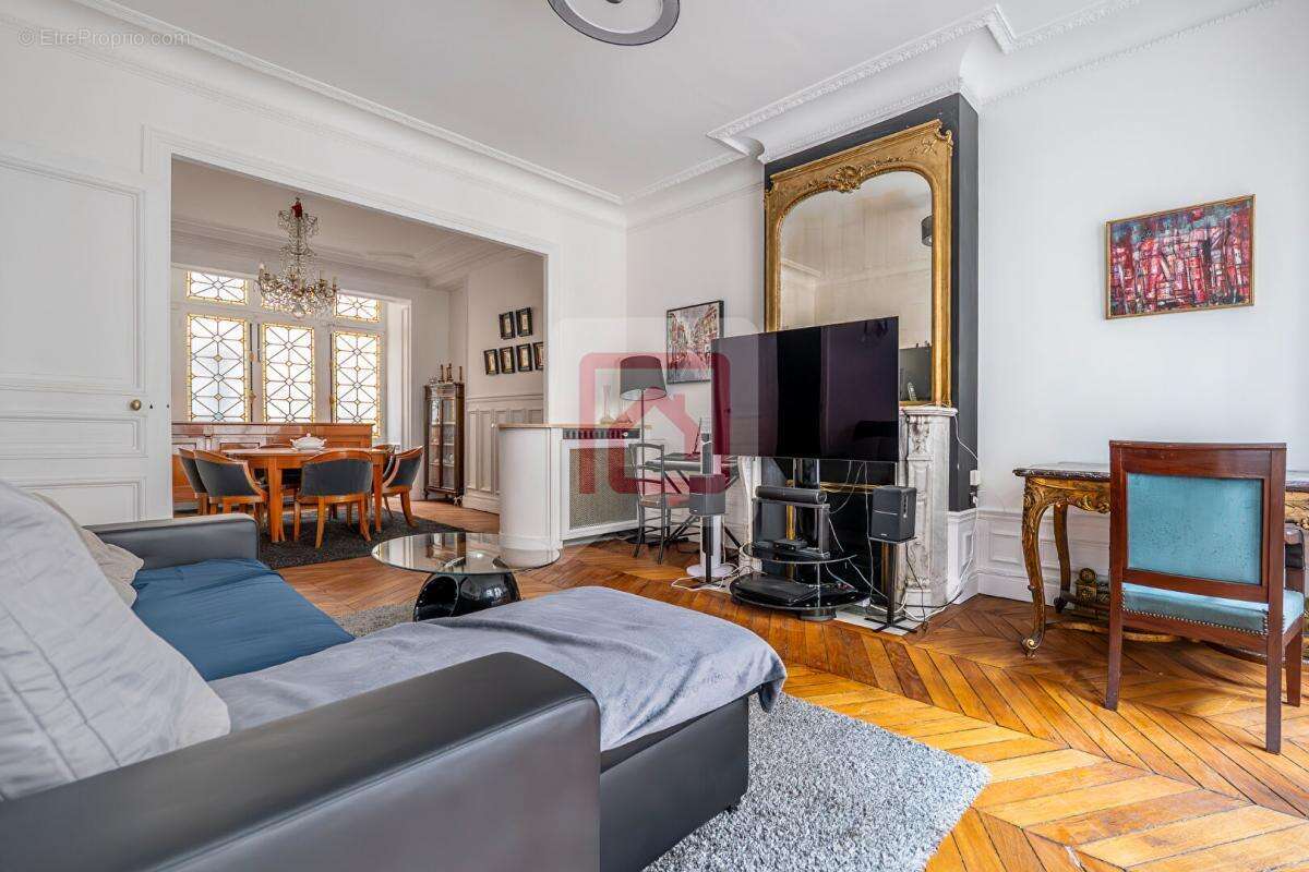 Appartement à PARIS-8E