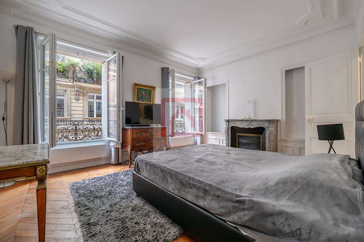 Appartement à PARIS-8E