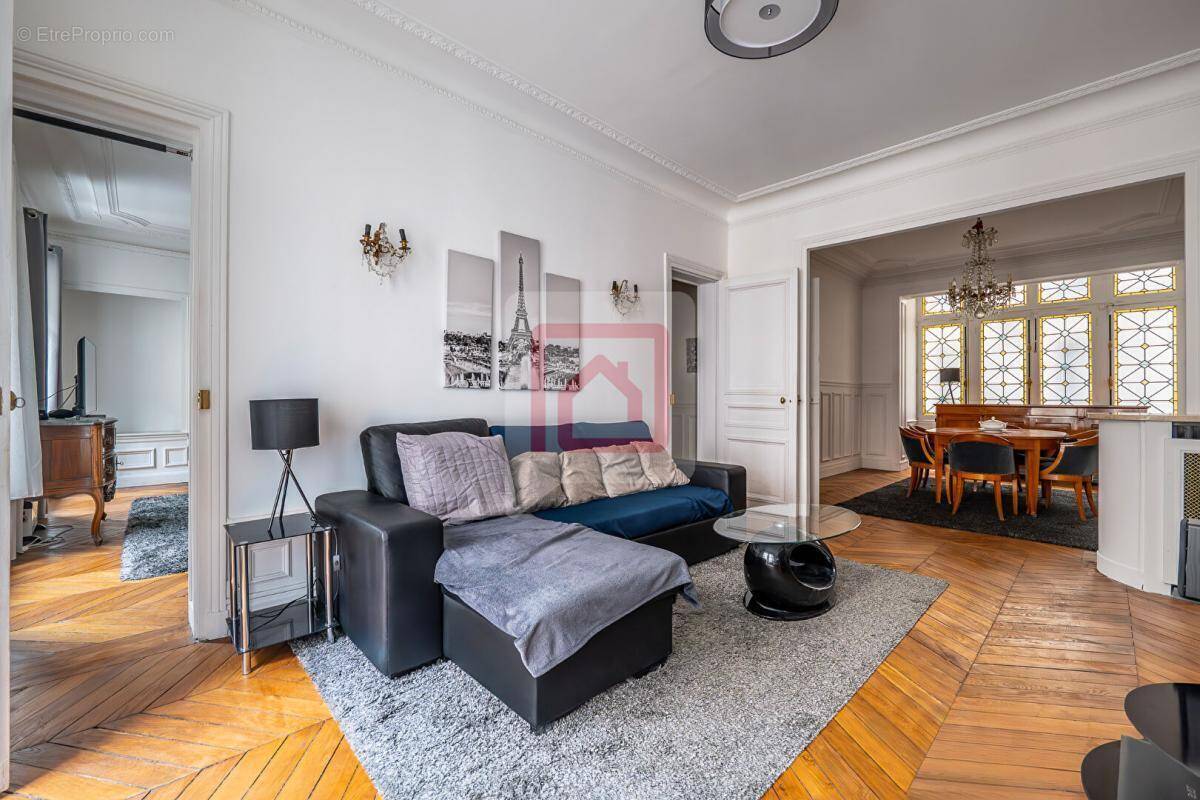 Appartement à PARIS-8E