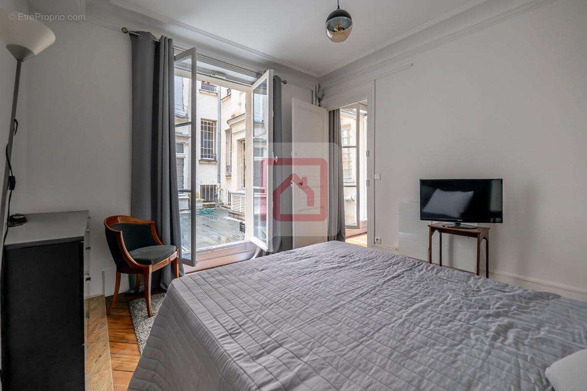 Appartement à PARIS-8E