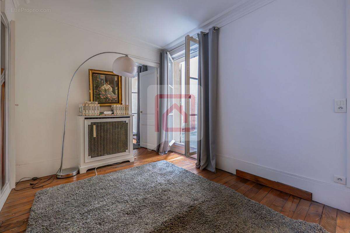 Appartement à PARIS-8E