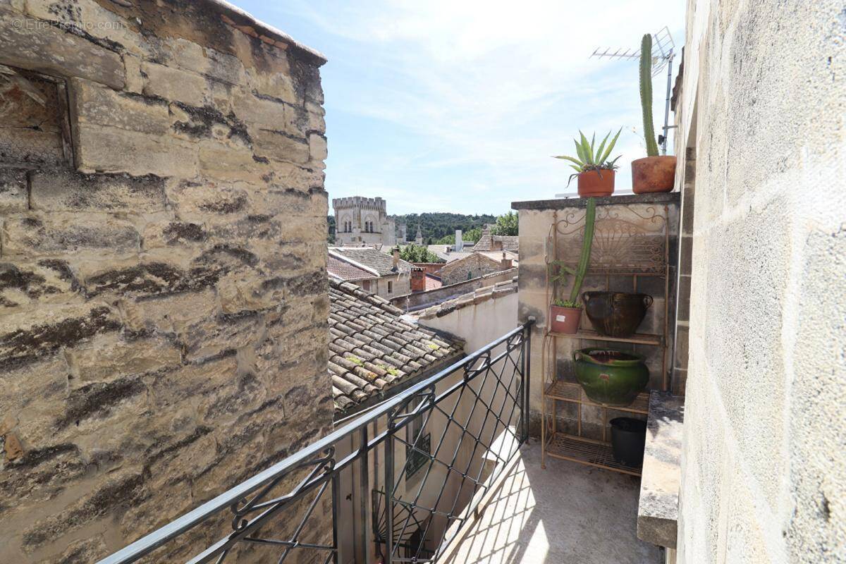 Appartement à VILLENEUVE-LES-AVIGNON