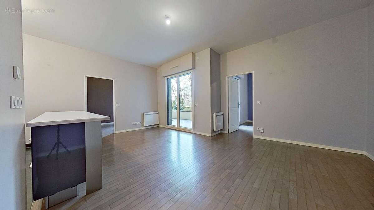 Appartement à COURBEVOIE