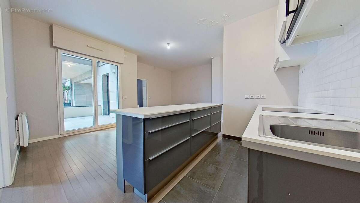 Appartement à COURBEVOIE