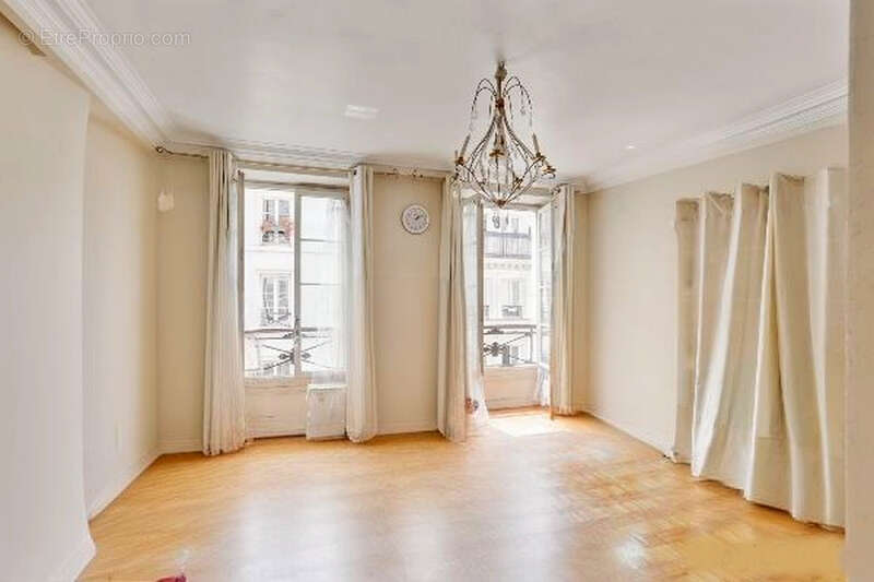 Appartement à PARIS-9E