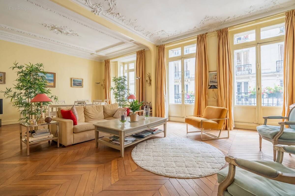 Appartement à PARIS-17E