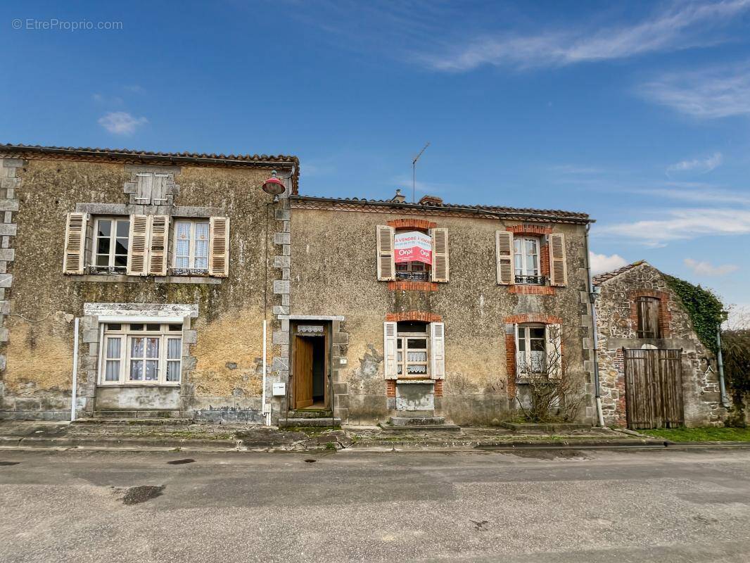 Maison à BUSSIERE-POITEVINE