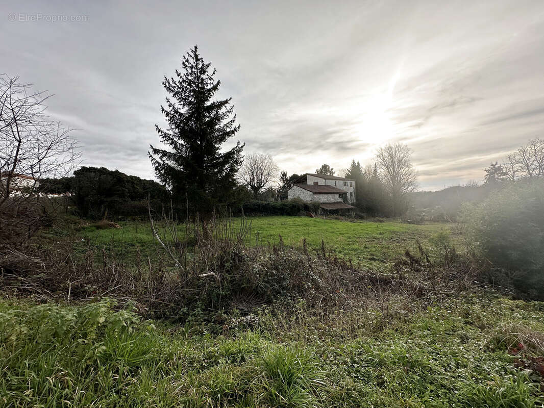 Terrain à AGEN