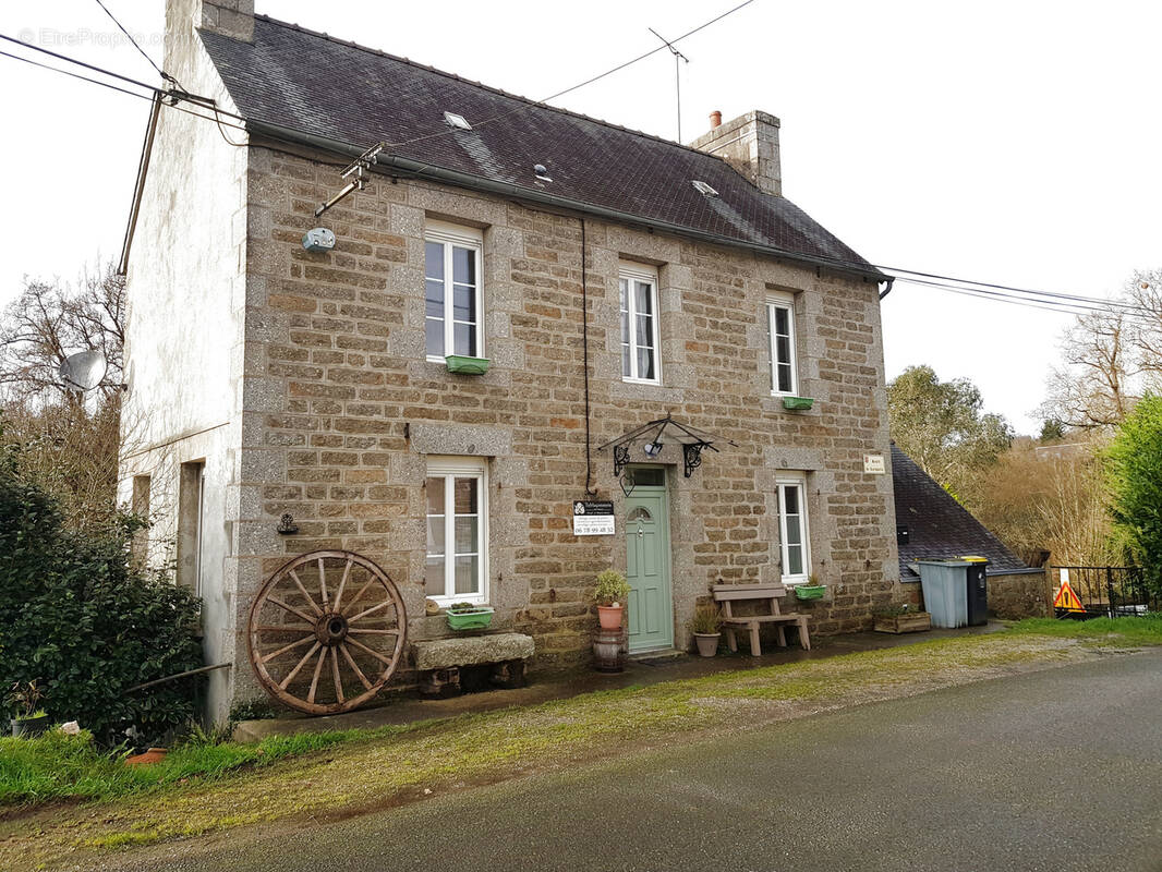 Maison à BELLE-ISLE-EN-TERRE