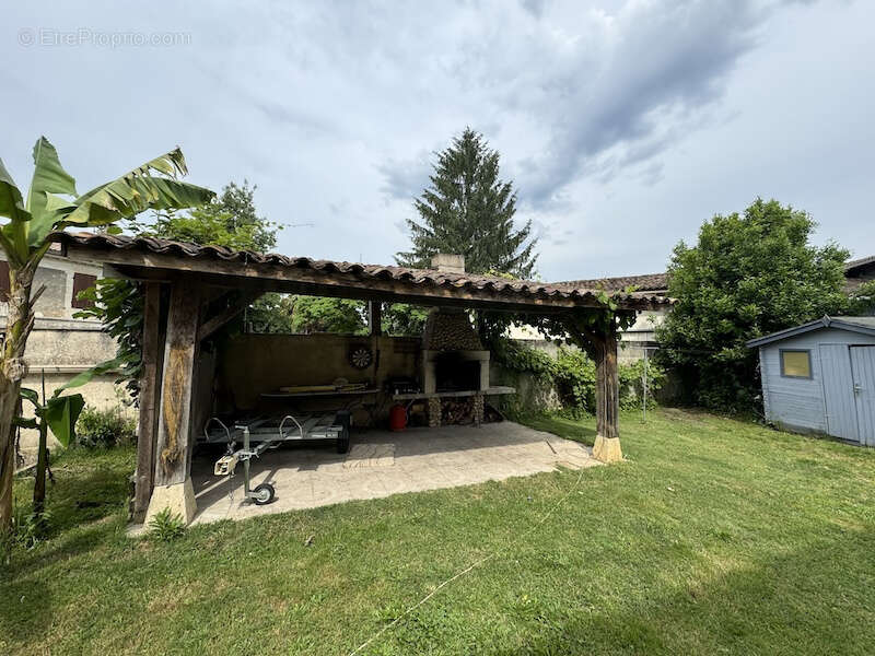 Maison à LA CLOTTE