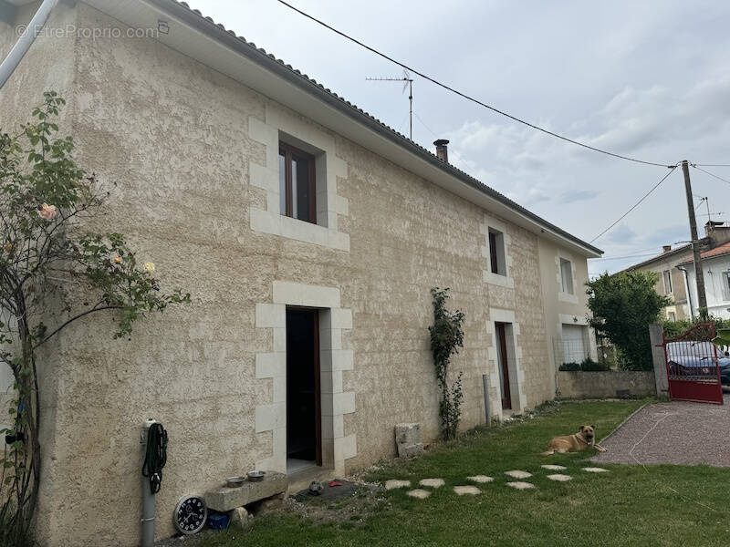 Maison à LA CLOTTE