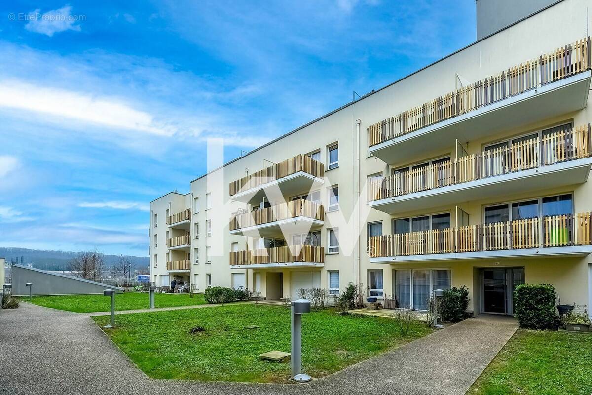 Appartement à JOUY-LE-MOUTIER