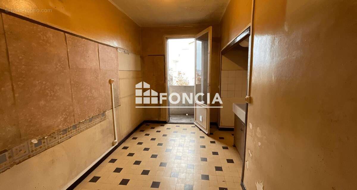 Appartement à MARSEILLE-4E