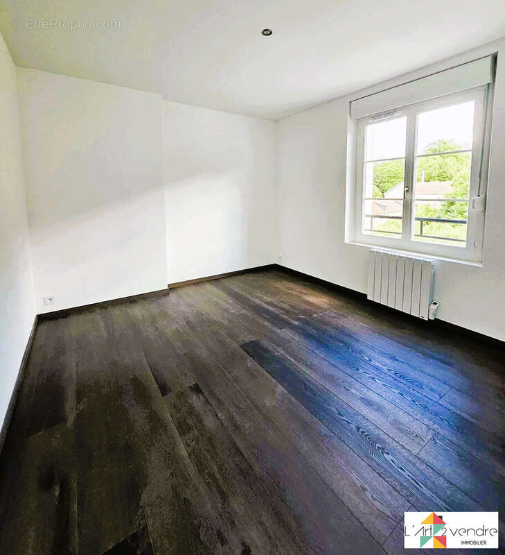 Chambre 1 - Appartement à LONGUEIL-ANNEL