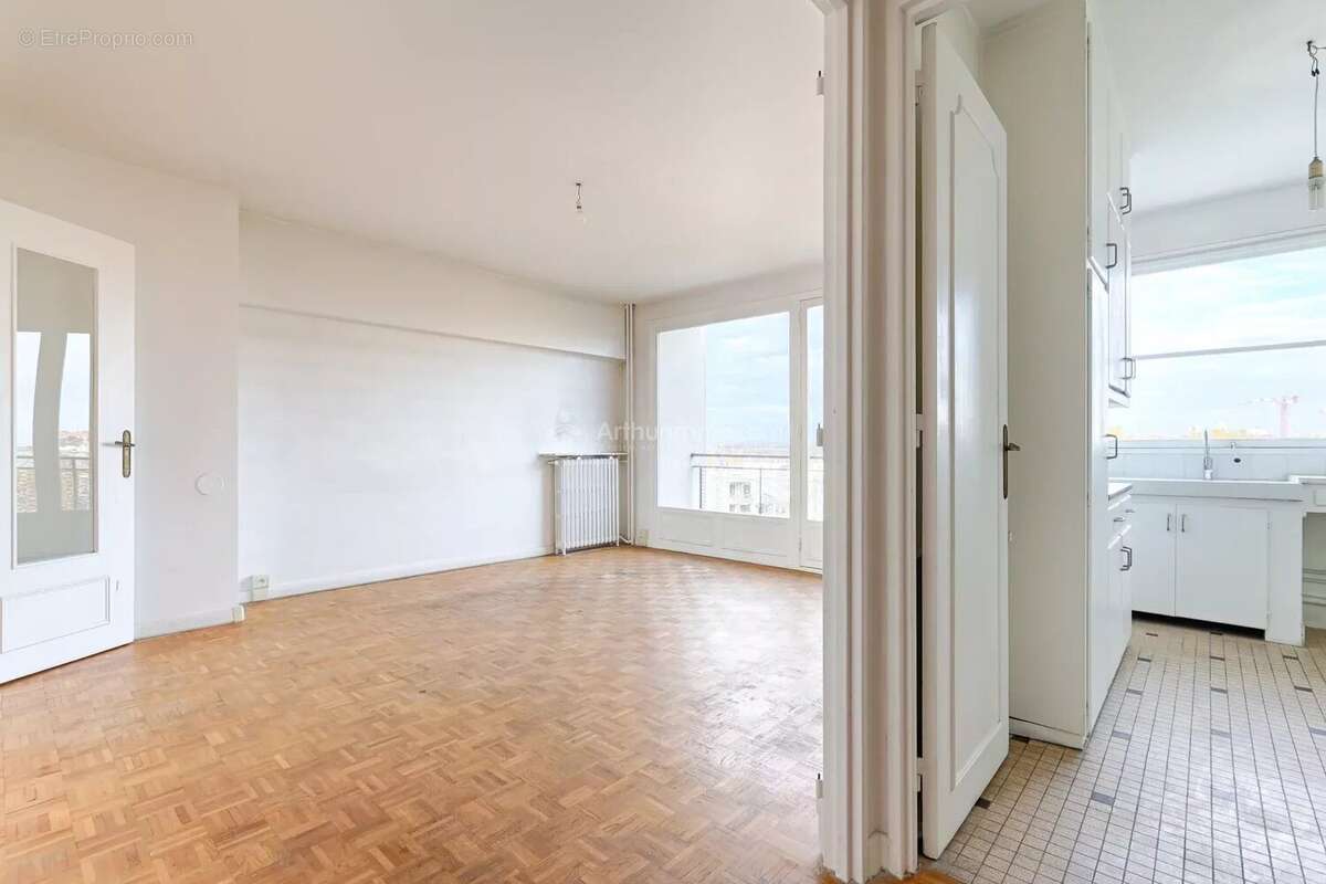 Appartement à PARIS-17E