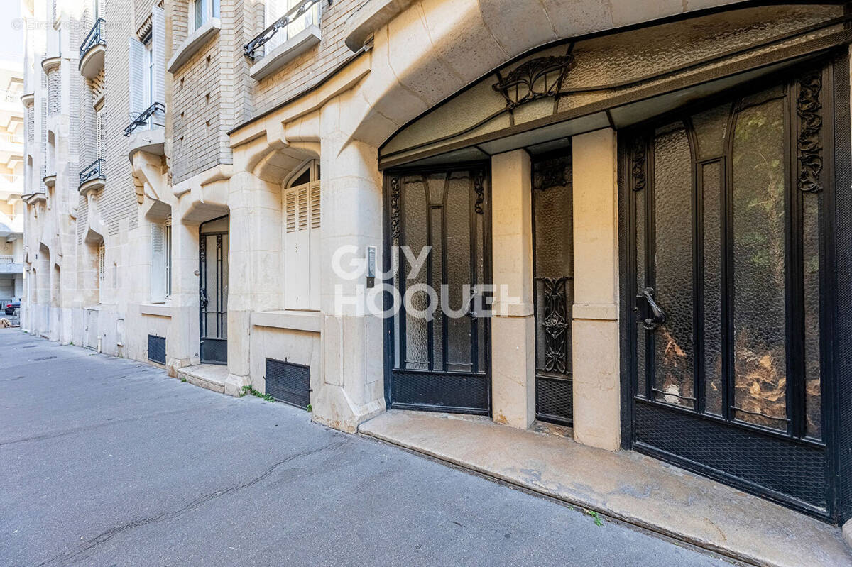 Appartement à PARIS-16E