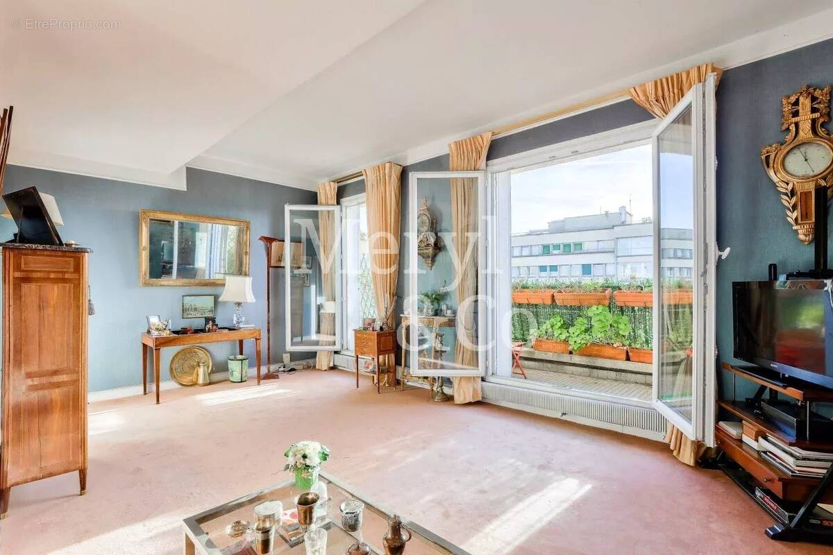 Appartement à PARIS-15E