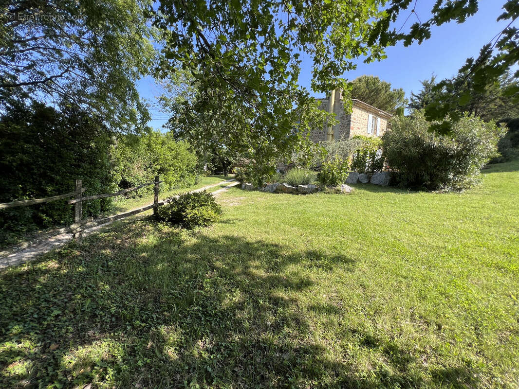 Maison à SAINT-GEORGES-LES-BAINS