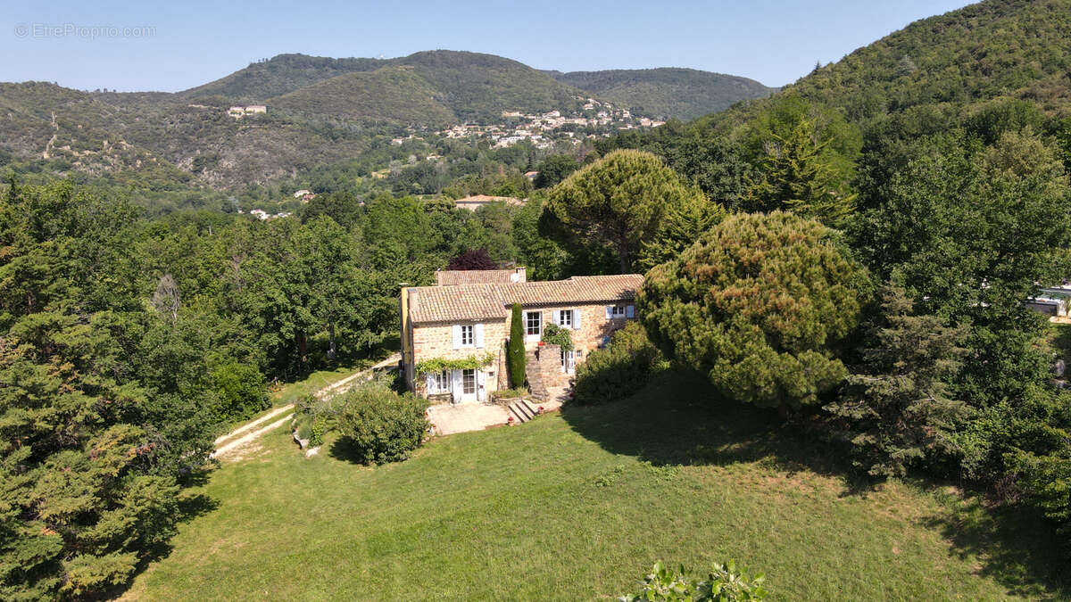 Maison à SAINT-GEORGES-LES-BAINS