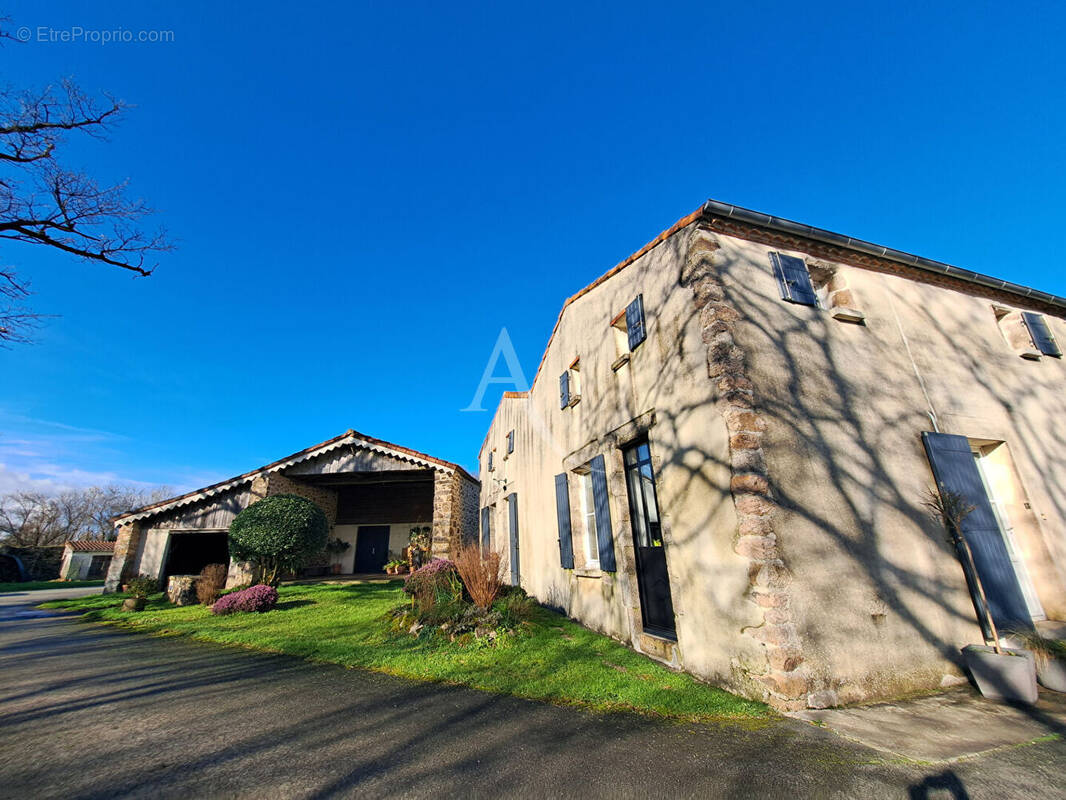 Maison à LES HERBIERS