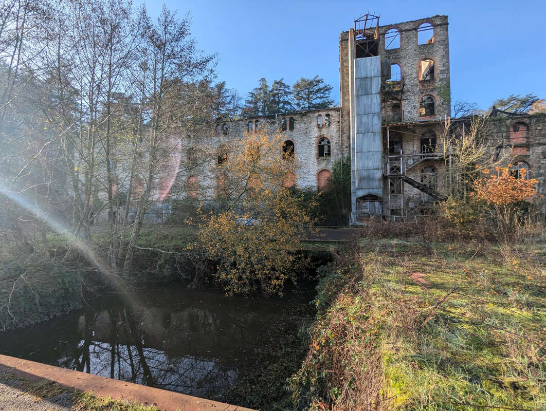 Autre à CUGAND