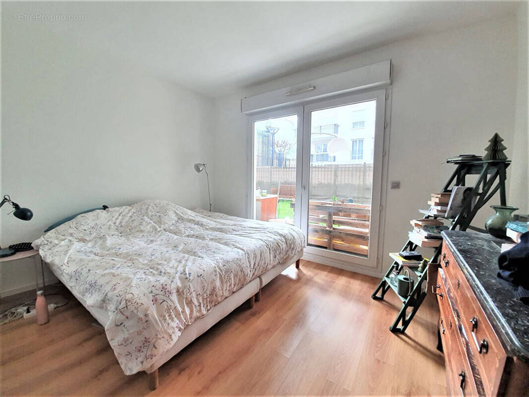 Appartement à COURBEVOIE