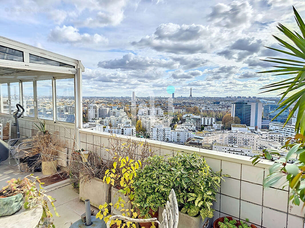 Appartement à COURBEVOIE