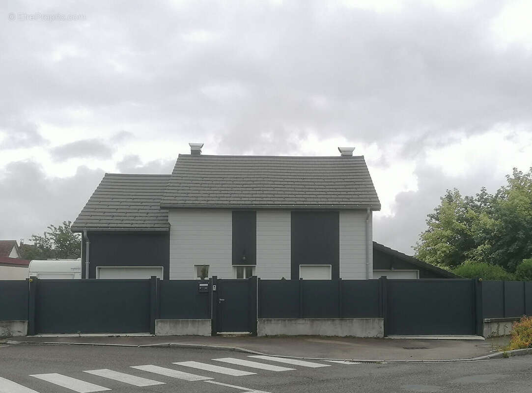 Maison à DOUBS