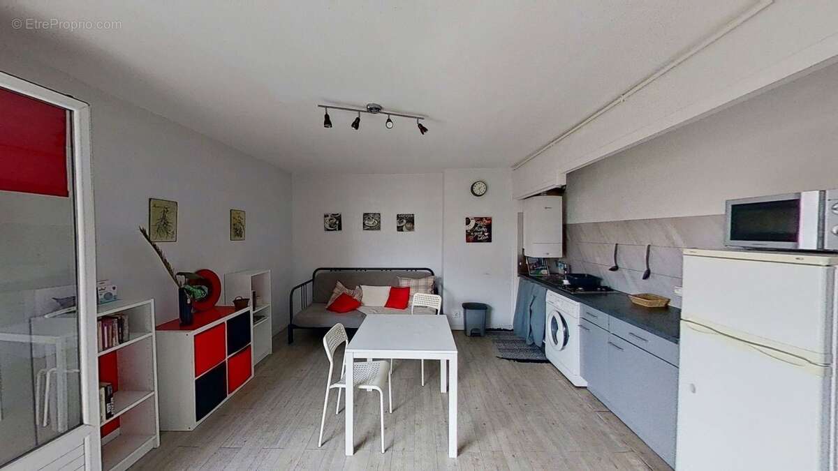 VA665_7_original.jpg - Appartement à MARSEILLE-3E