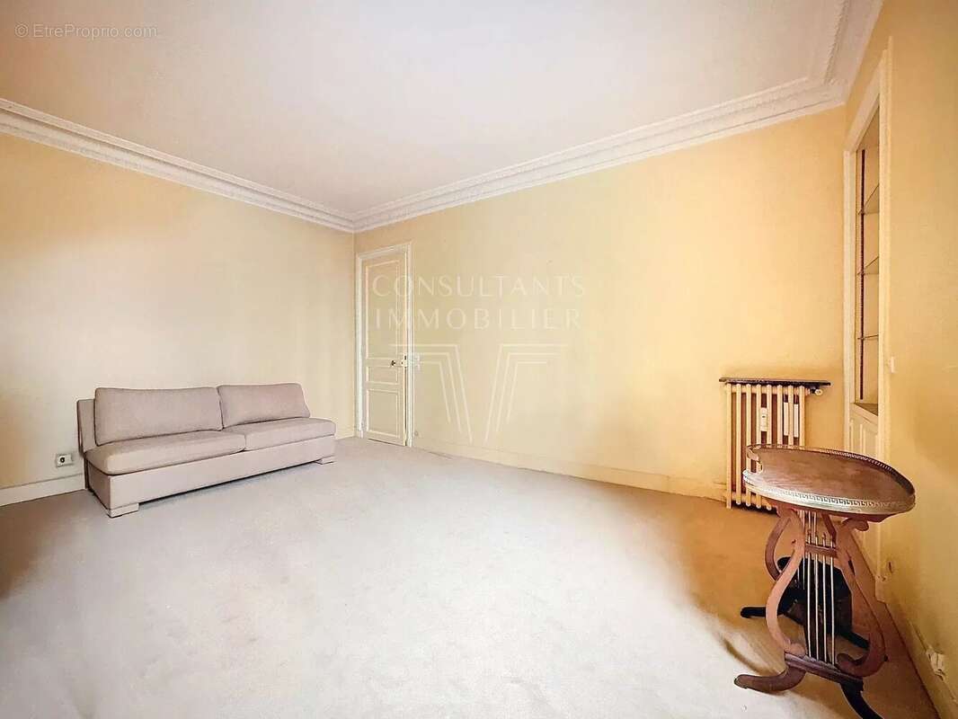 Appartement à PARIS-8E