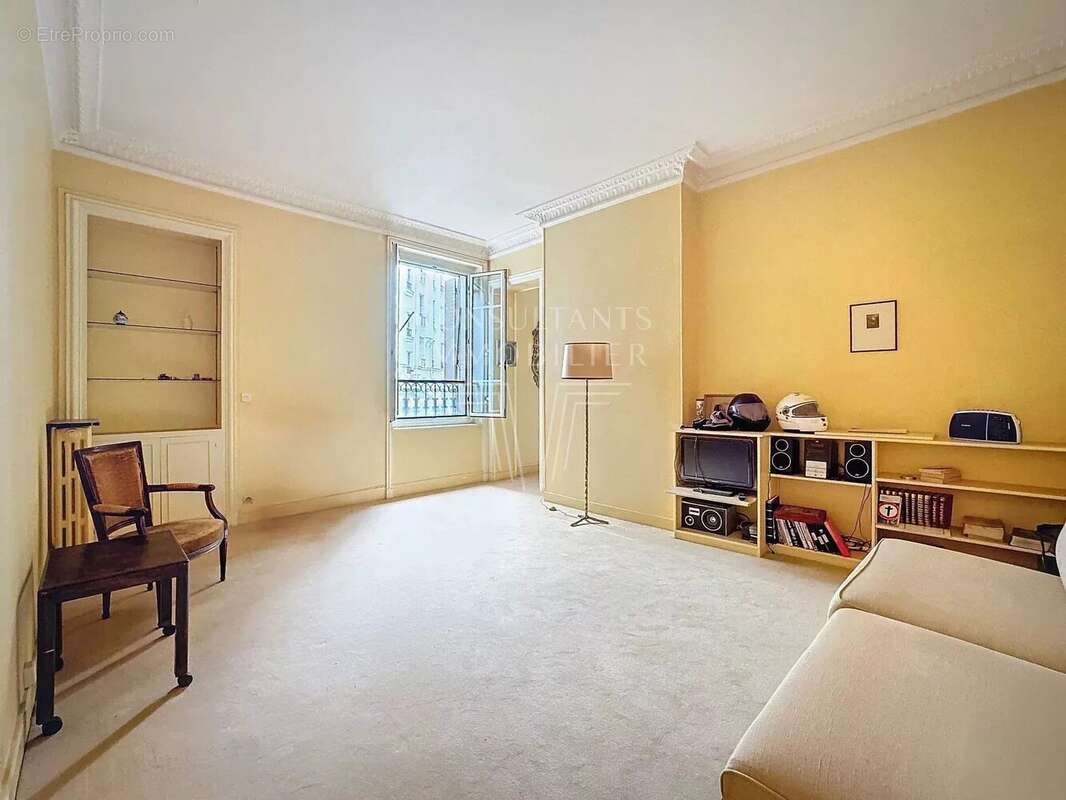 Appartement à PARIS-8E