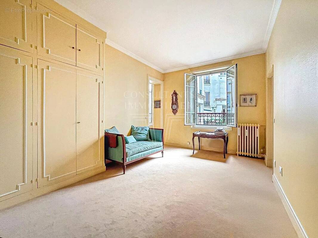 Appartement à PARIS-8E