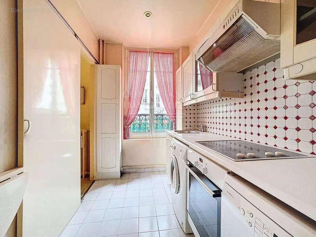 Appartement à PARIS-8E