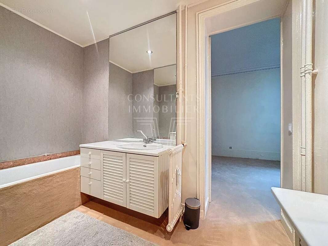 Appartement à PARIS-8E