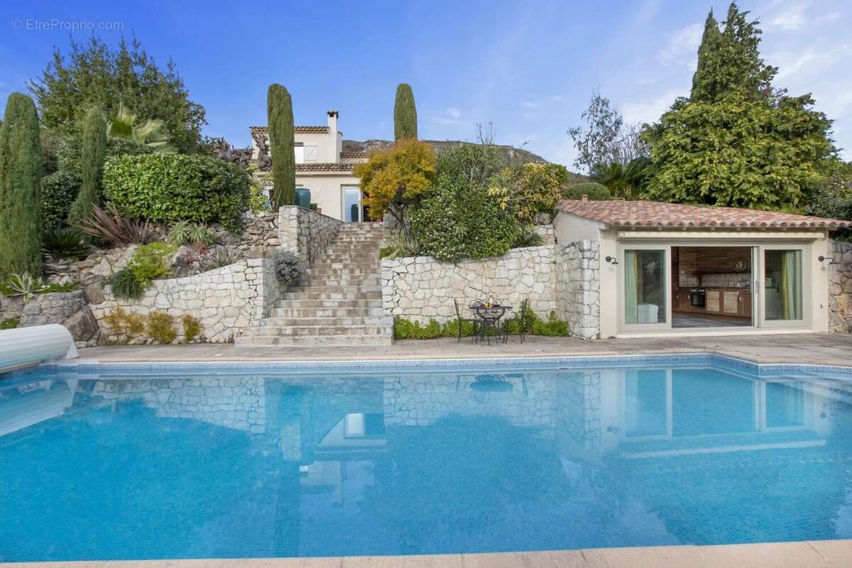 Maison à TOURRETTES-SUR-LOUP