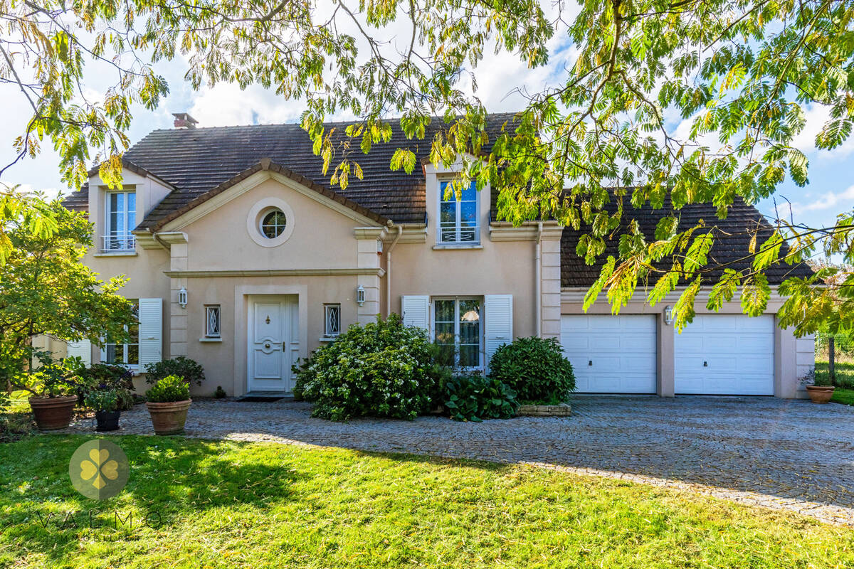 Maison à LA QUEUE-LES-YVELINES