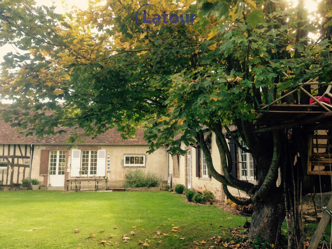 Maison à CHERISY