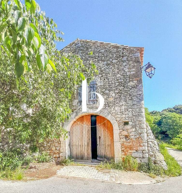 Maison à LUSSAN