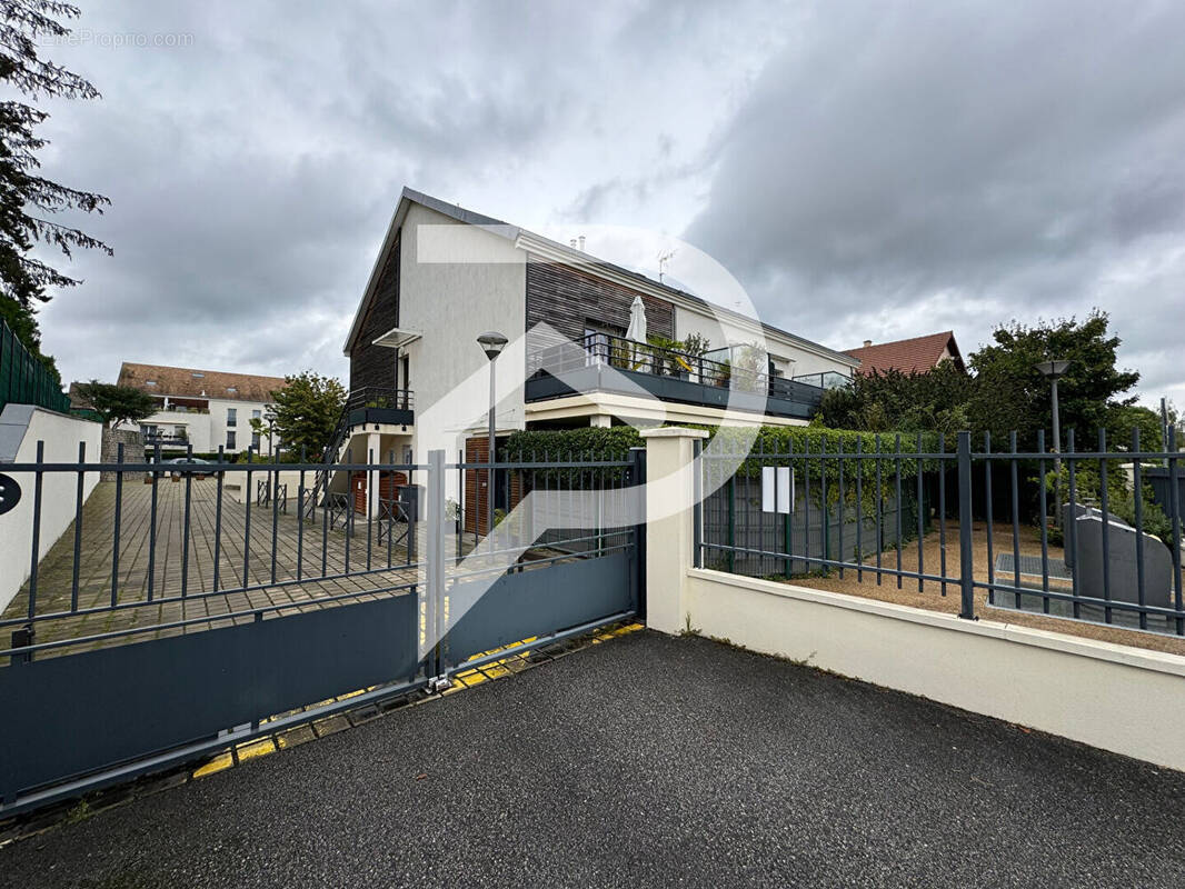 Appartement à VERNEUIL-SUR-SEINE