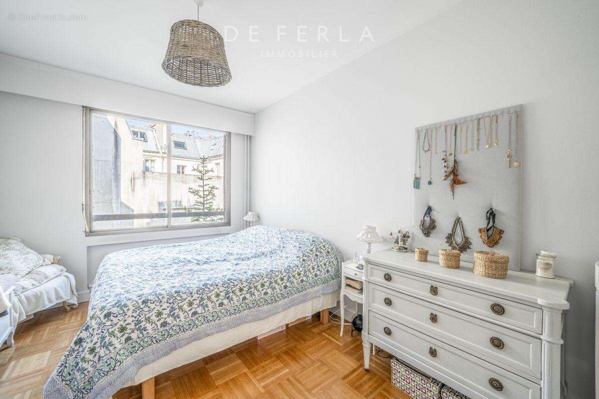 Appartement à PARIS-7E