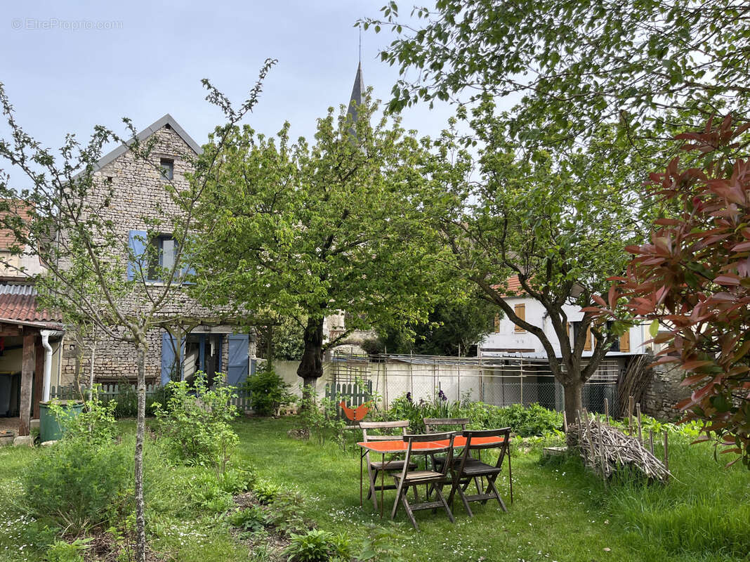 Maison à BENNECOURT