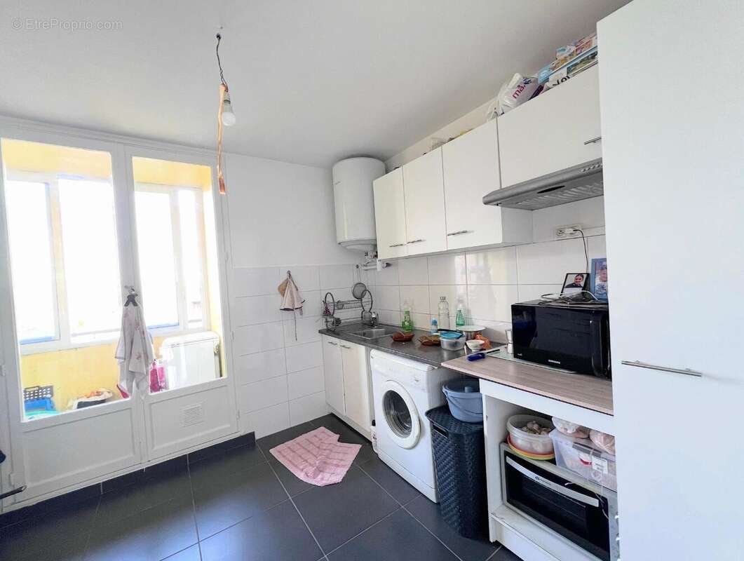   - Appartement à DECINES-CHARPIEU