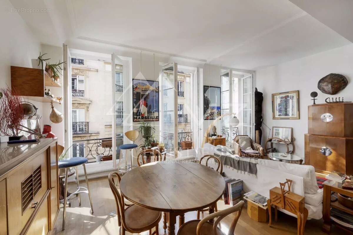 Appartement à PARIS-3E