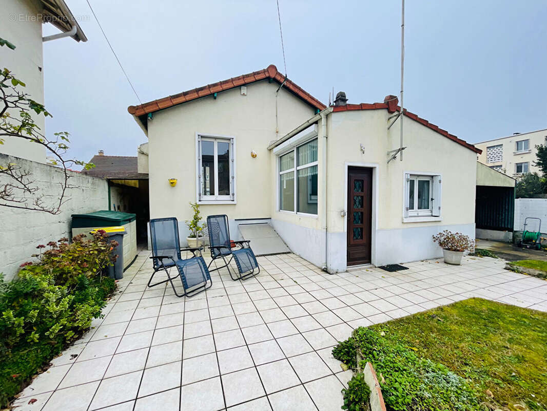 Maison à SARTROUVILLE