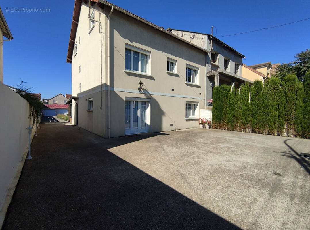 Maison à SARTROUVILLE