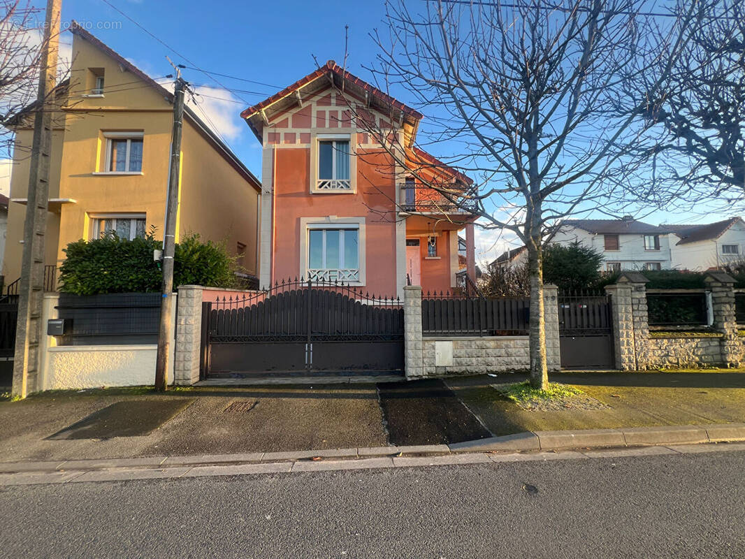 Maison à SARTROUVILLE