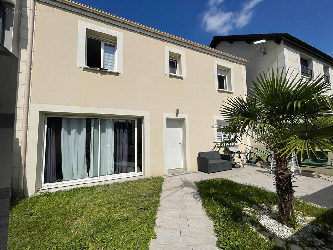 Maison à SARTROUVILLE