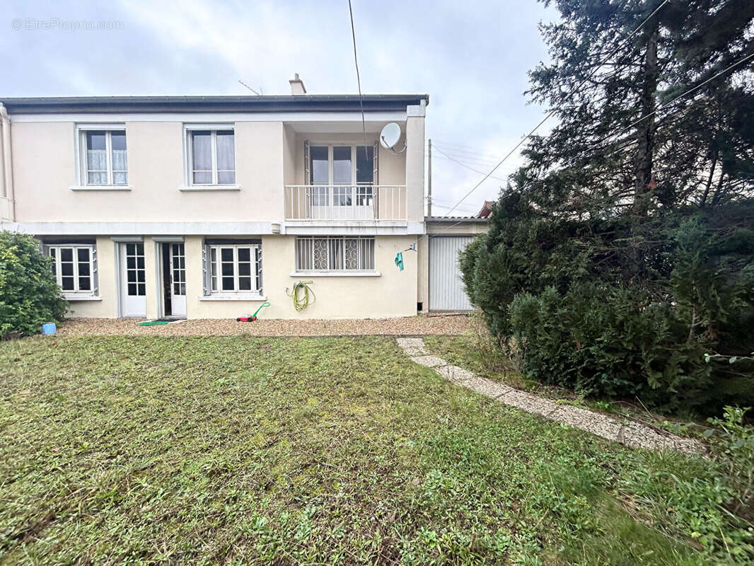 Maison à SARTROUVILLE